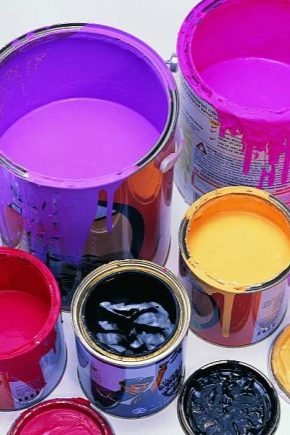 What is the difference between latex and acrylic paints?