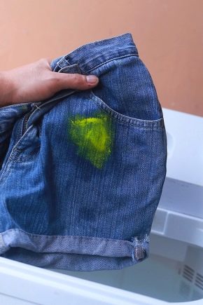 How to remove acrylic paint from clothes?