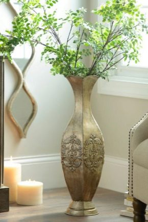 Floor vases in the interior: types and subtleties of choice